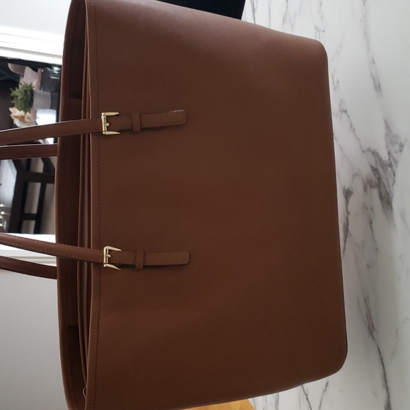 MK Purse 👛 - Picture 4 of 5